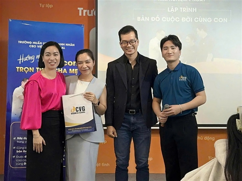 Tháng 8 mừng sự kết hợp giữa chuyên gia hướng nghiệp Ngọc Phương & tổ chức giáo dục UPO 